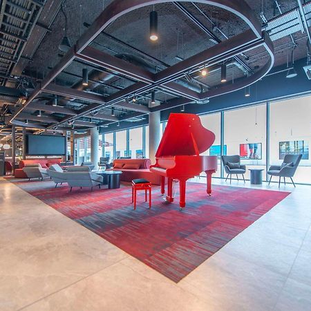 Отель Radisson Red Голуэй Экстерьер фото