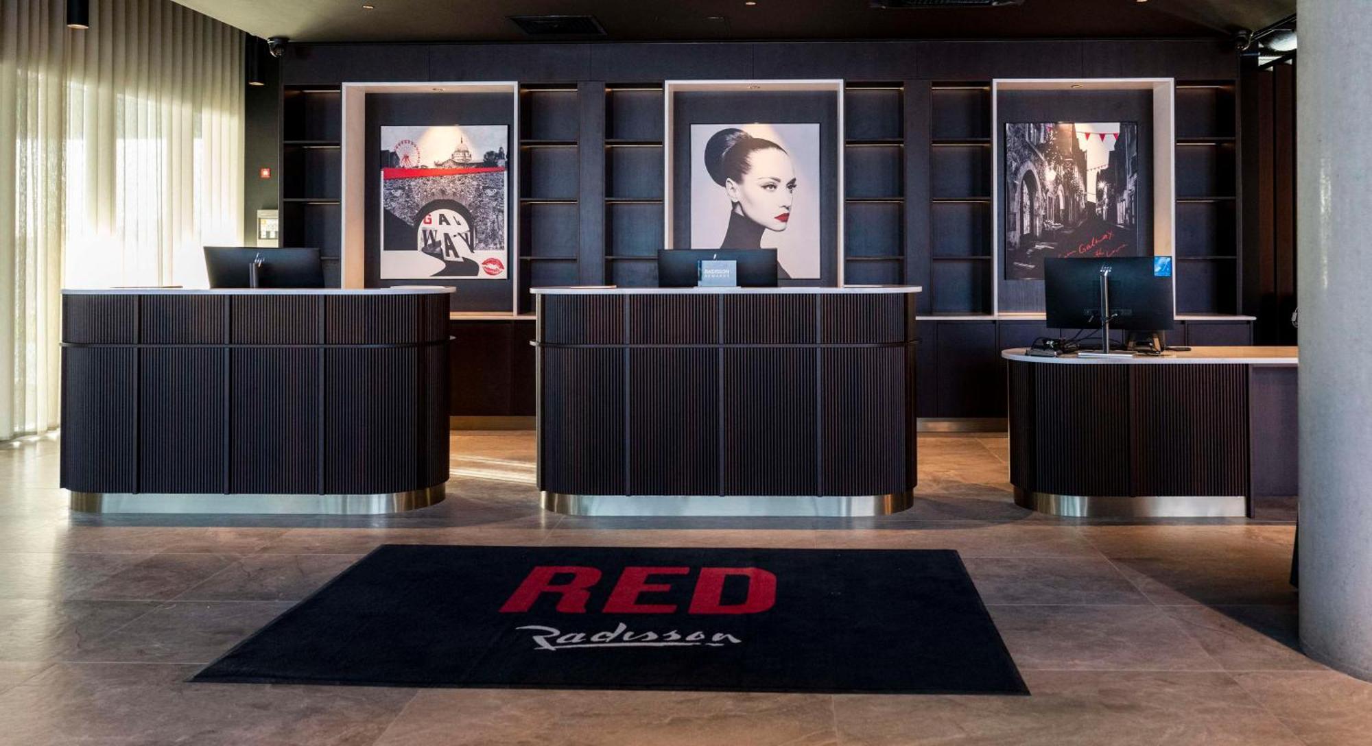 Отель Radisson Red Голуэй Экстерьер фото