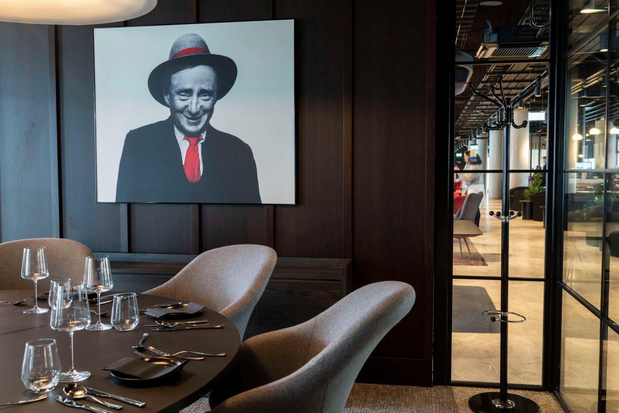 Отель Radisson Red Голуэй Экстерьер фото